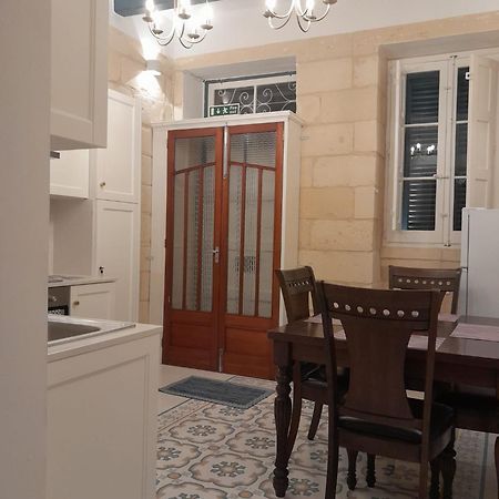Charming Town House In Cospicua, Valperga Rooms ภายนอก รูปภาพ