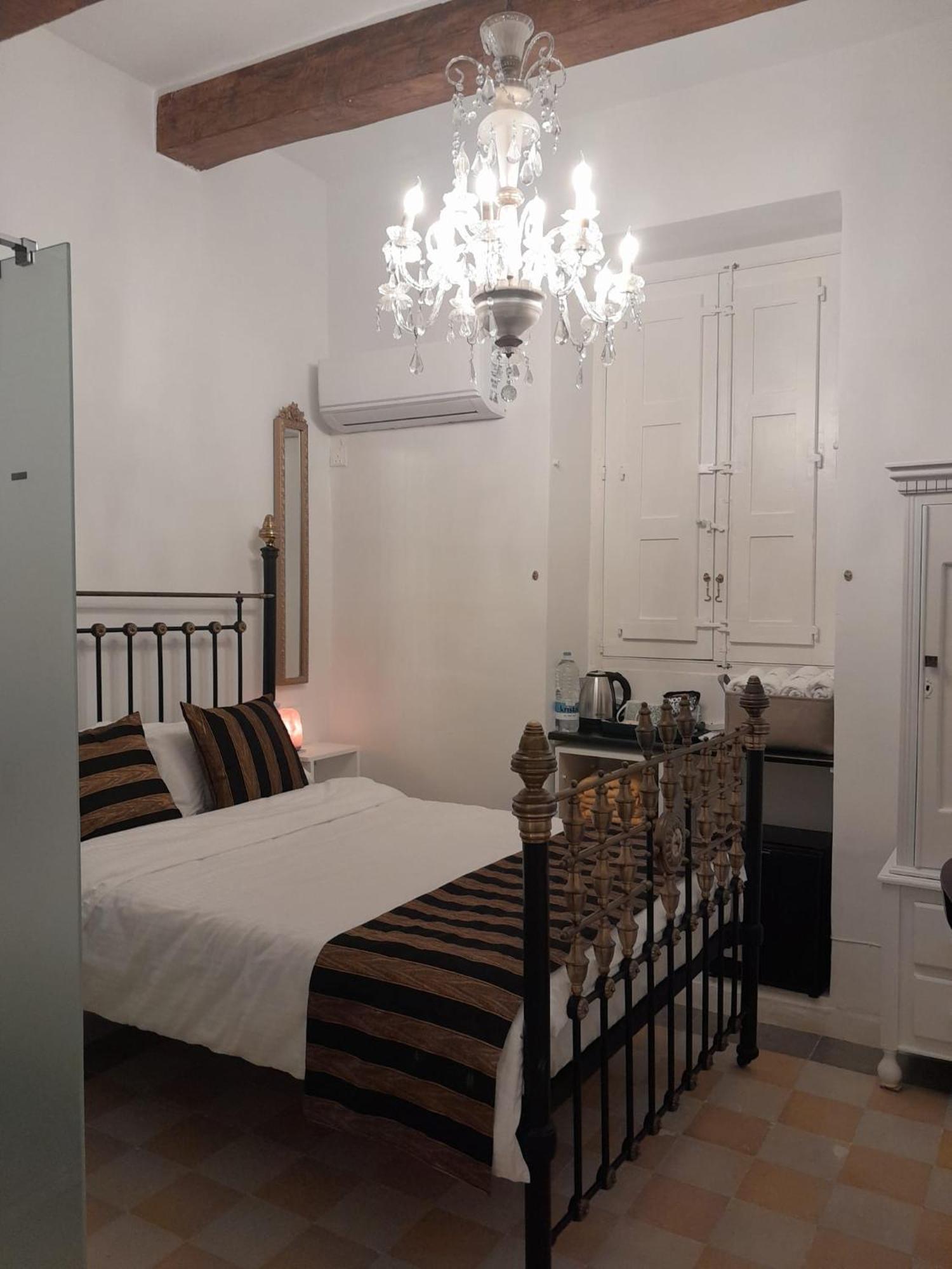 Charming Town House In Cospicua, Valperga Rooms ภายนอก รูปภาพ