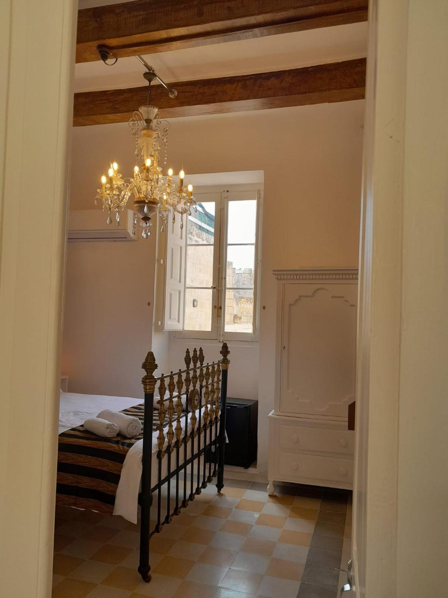 Charming Town House In Cospicua, Valperga Rooms ภายนอก รูปภาพ
