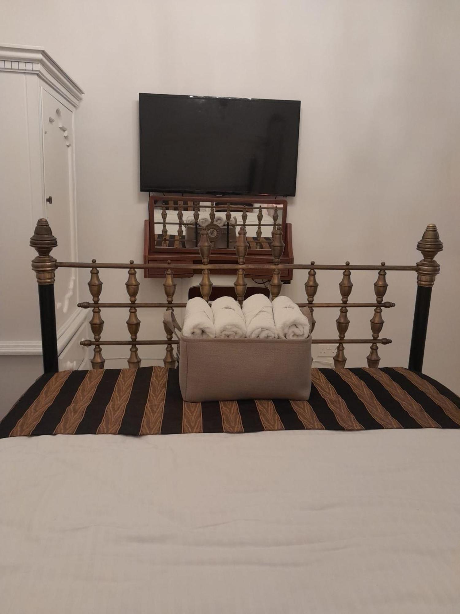 Charming Town House In Cospicua, Valperga Rooms ภายนอก รูปภาพ