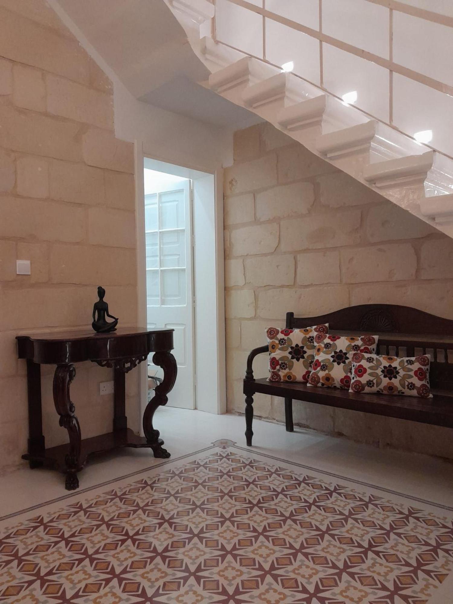 Charming Town House In Cospicua, Valperga Rooms ภายนอก รูปภาพ
